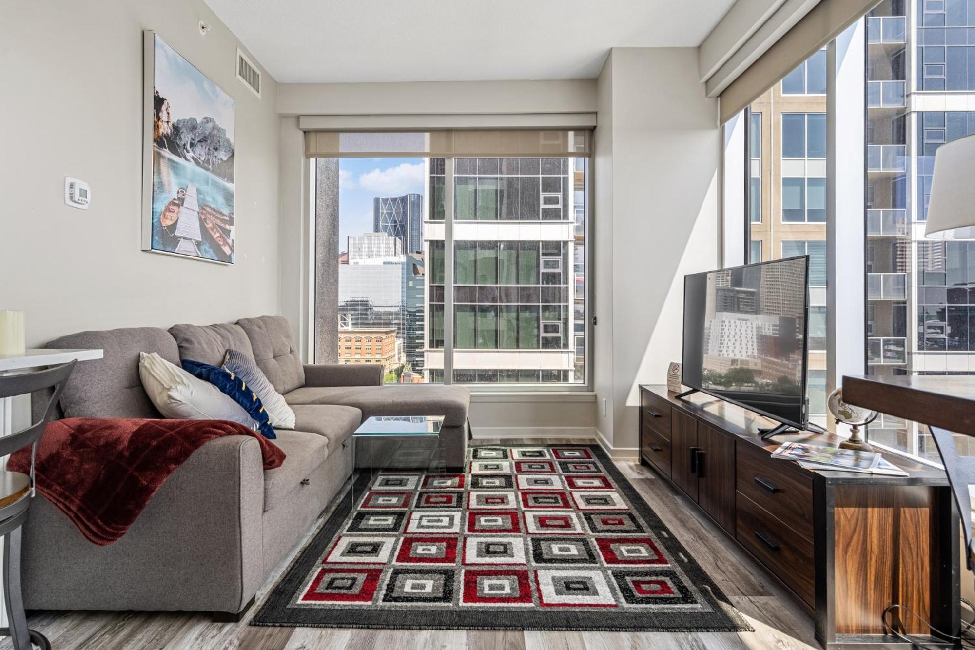 Chic 2Br Condo In Vibrant Downtown Calgary Exterior photo